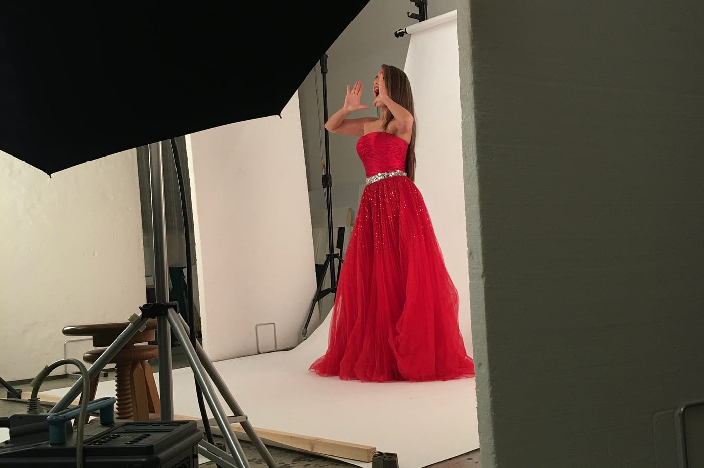 Behind the scenes of the Royaumont Festival 2022 poster: shooting with Johanna Vargas.